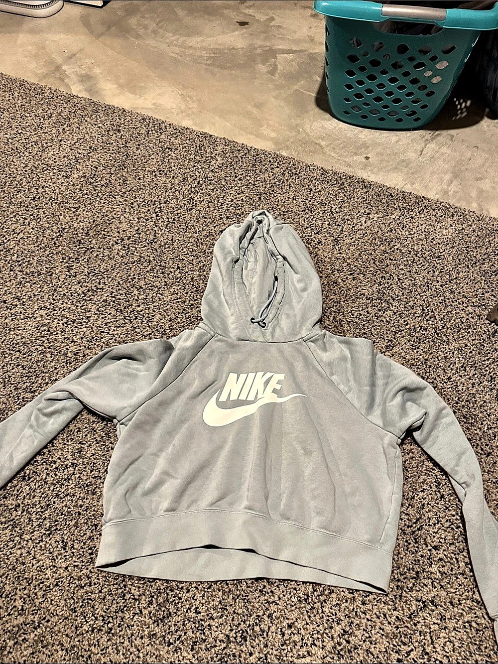Nike Sportswear Femme Velour Pullover Hoodie Boys Medium Gray cropped